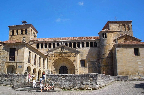 Santillana_del_Mar__Colegiata_de_Santa_Juliana Santillana_del_Mar__Colegiata_de_Santa_Juliana
